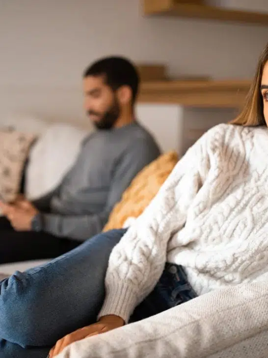 9 Ways Men Show They’ve Lost Interest In Their Wives