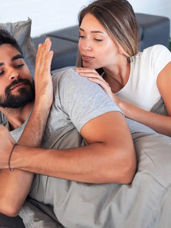 9 Behaviors That Expose a Man Who’s Hiding an Affair